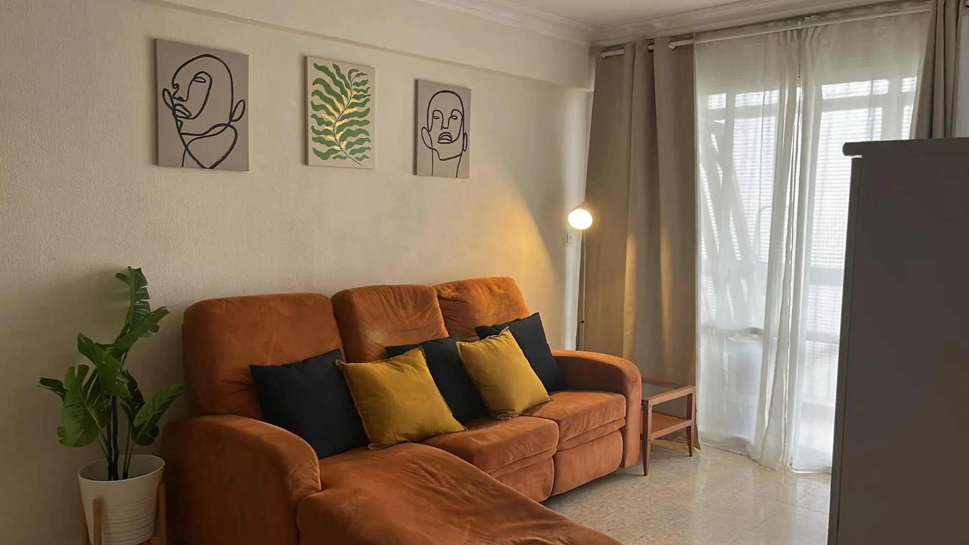 Cozy Apartment Next To Center Seville